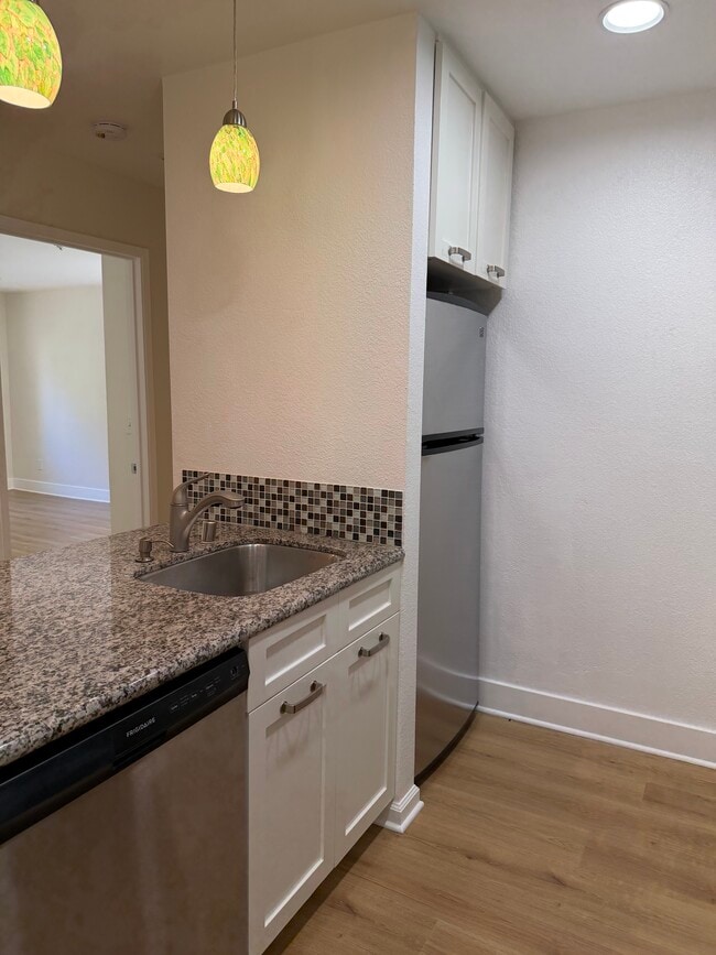 Photo - 3183 Wayside Plz Unit 105