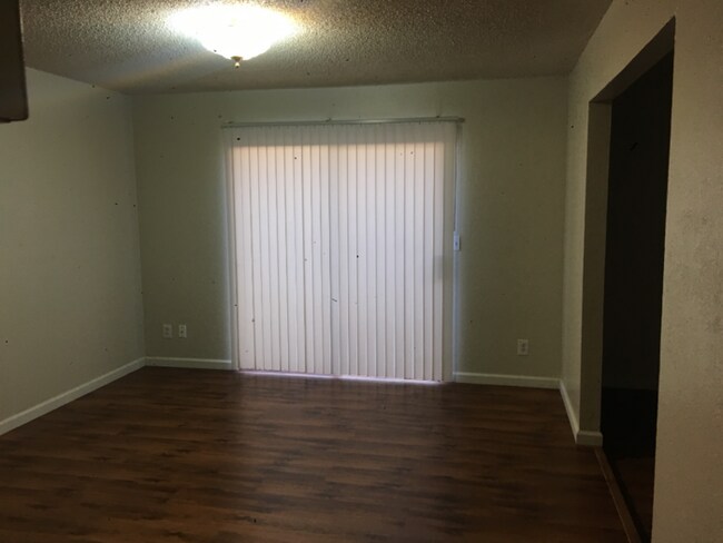 Charming 2-Bedroom Duplex in Cordova Towne West