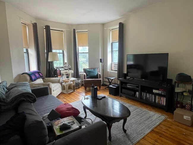 Building Photo - 31 Fort Ave Unit 2 Rental