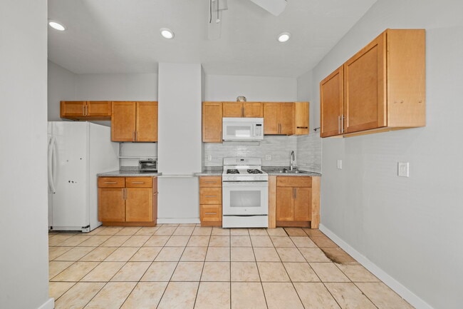Building Photo - 23 Eden St Unit U2