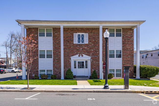 Building Photo - Rosewood Gardens Rental