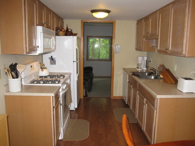 kitchen - 7472 Germane Trl