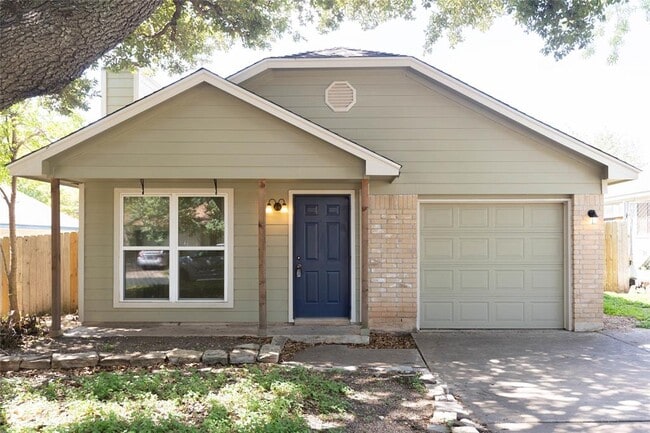 Photo - 909 Kavanagh Dr House