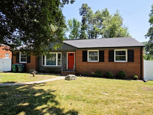 Building Photo - Traditional brick ranch in highly desirable West End of Henrico County