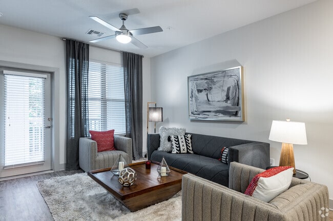 1 BR, 1 BA - 799SF