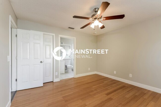 Photo - 3 Bedroom Pet-Friendly Home in Bradenton, FL with Main Street Renewal