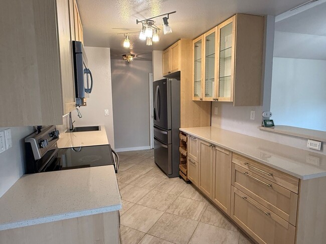 Photo - 929 Glenfinnan Way