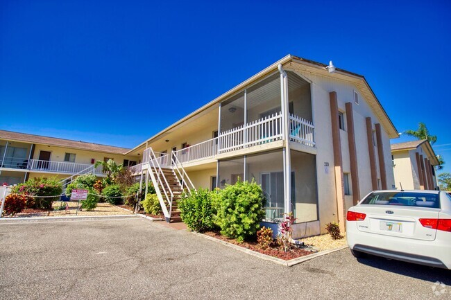 Building Photo - Annual Condo on Venice Island Two Blocks f... Unit 221