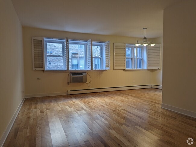 Building Photo - 643 W Wrightwood Ave Rental