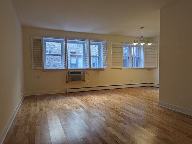 Building Photo - 643 W Wrightwood Ave Rental