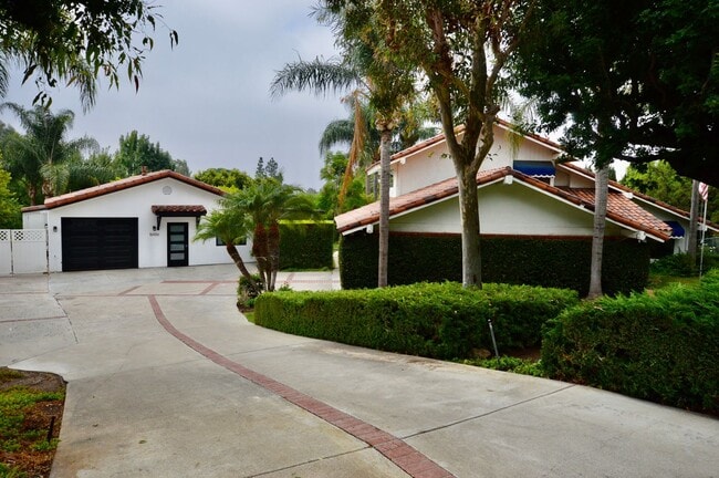 Photo - Beautifully Remodeled 4 Bedroom Pool Home ...