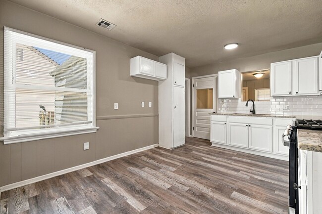Photo - 1017 N College Ave