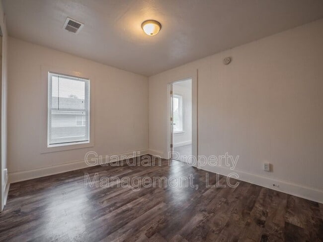 Photo - 108 N Buchanan St