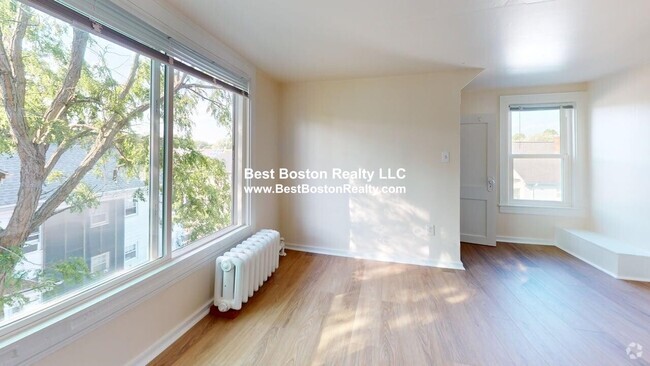 Building Photo - 107 Warren St Unit 2 Rental