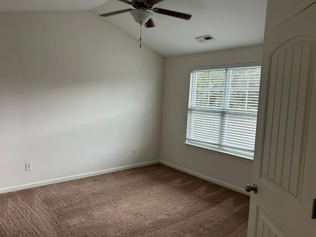 Photo - 208 Jordan Ln Unidad D