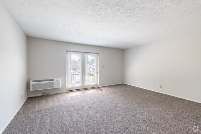 Studio - 452SF - Living Area - Poplar Terrace