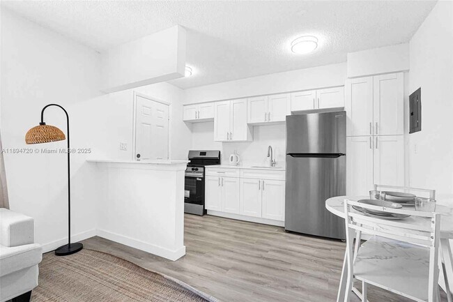 Building Photo - 13210 Memorial Hwy Unit 106