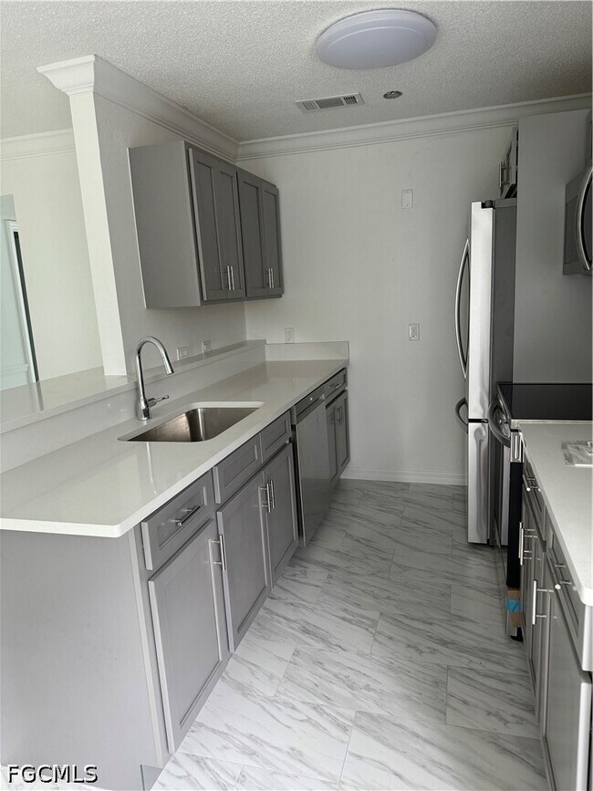 Photo - 3225 E Riverside Dr Unidad 54E