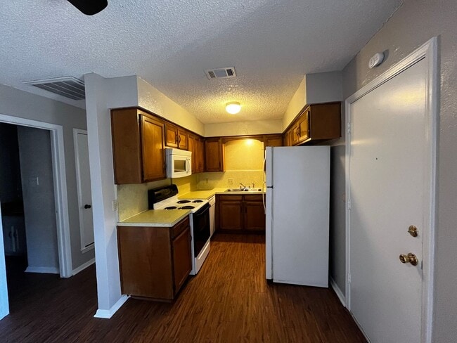 Photo - Beautiful duplex with a one car garage and 1 covered space!