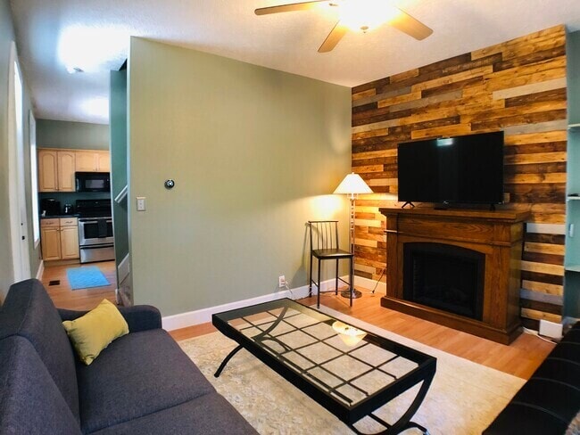 Building Photo - 1256 Dennison Ave Rental