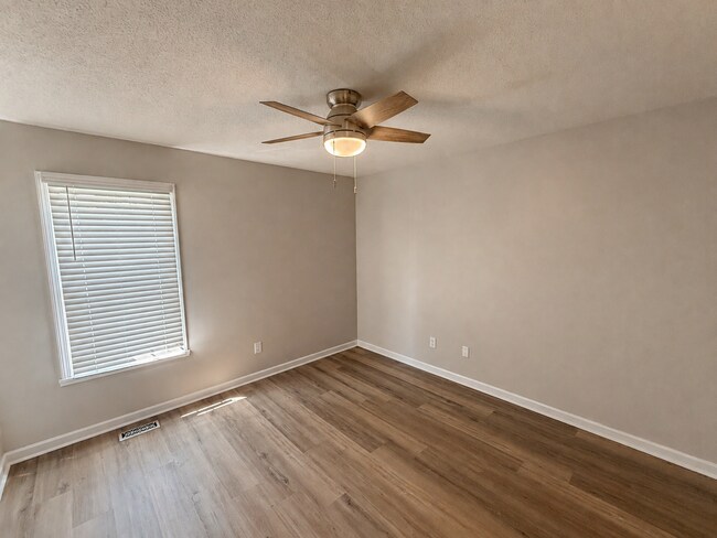 Photo - 308 E Gilbreath St Unit B
