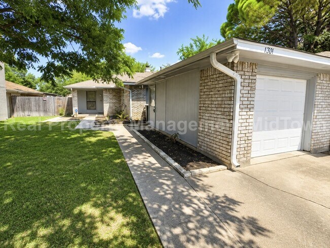 Building Photo - 4209 Wingrove Dr