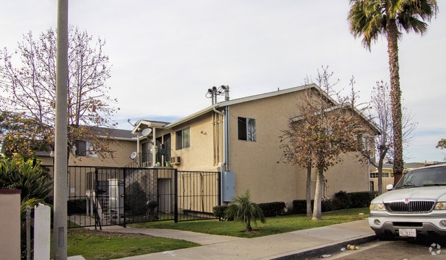 Photo - 49th Street Apartments