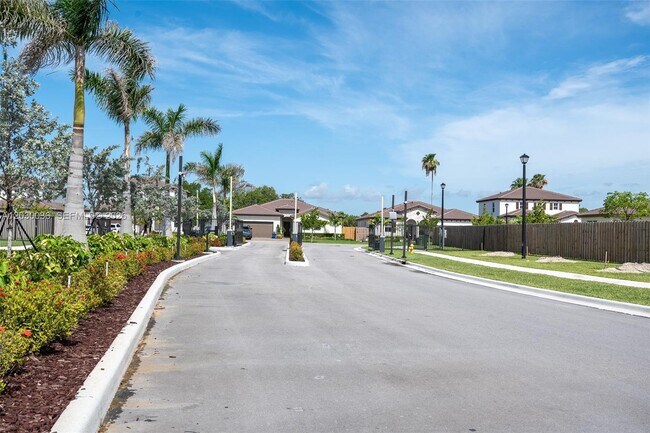 Photo - 2485 SE 29th St