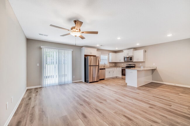 Photo - 411 E Benning St