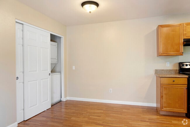 2BR, 1BA - 828SF - Dining Room