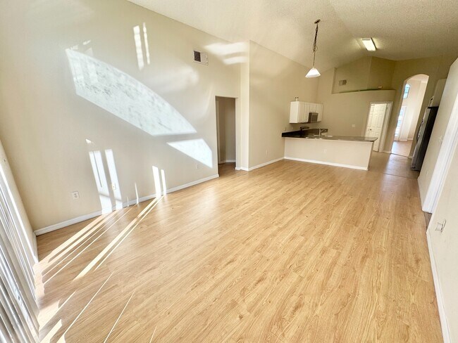 Photo - 1317 Casterton Cir