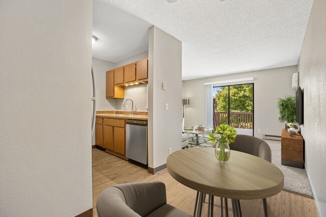 1BR, 1BA - 560SF - Dining Room