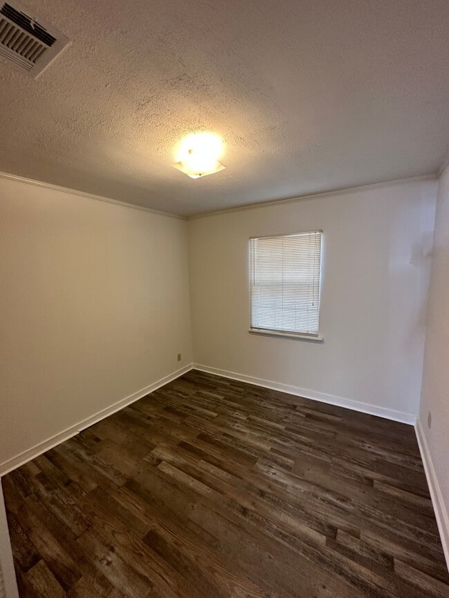 Photo - 101 E Mills St