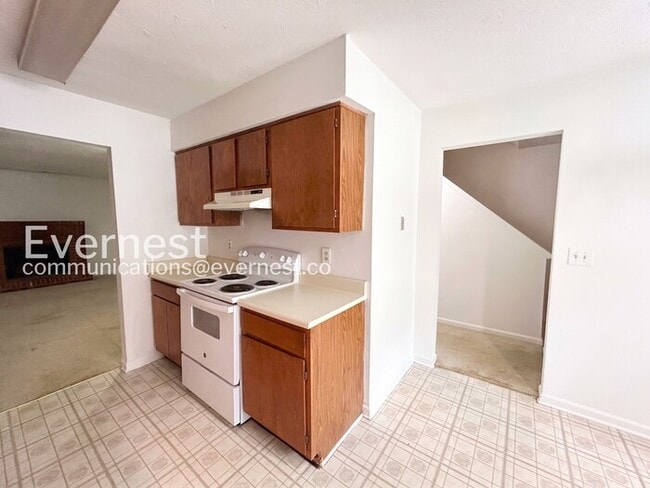 Photo - 2 Bed/2.5 Bath Townhome with Fenced Yard / Pet-Friendly / Available Now!