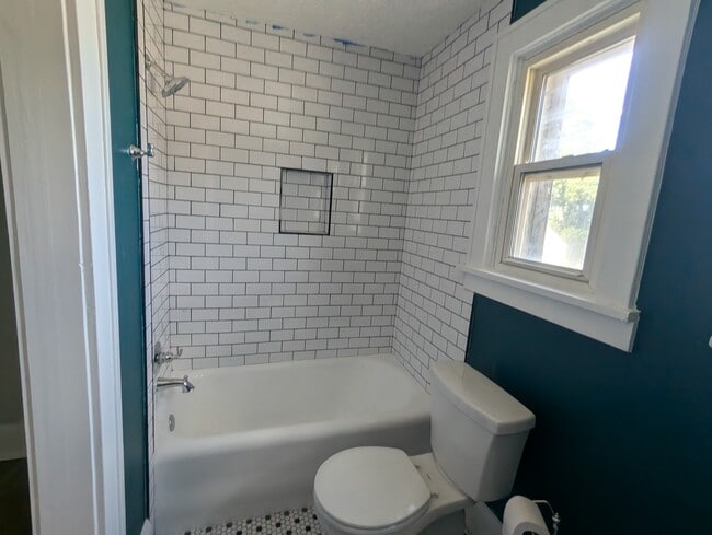 Building Photo - 4001 Woodmont Rd Unit 2