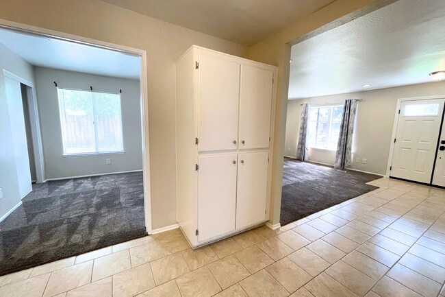 Photo - 4 Bed/2 Bath | Plus Office/Den | Single St...