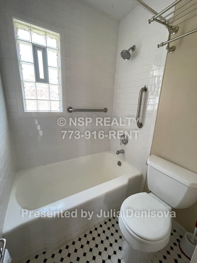 1147 Deerfield Rd Unit B