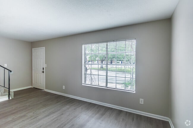 3BR, 1.5BA - 1,292SF - Living Room