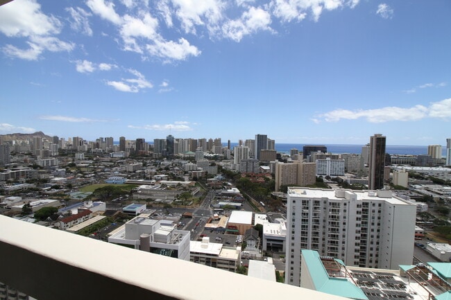 Great views of Diamond Head, Ala Moana, and ocean. - 1212 Punahou St Apartment Unit 3207
