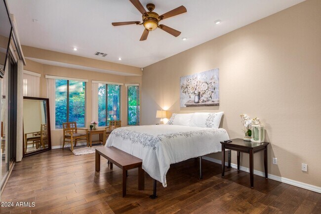 3103 W Sentinel Rock Rd