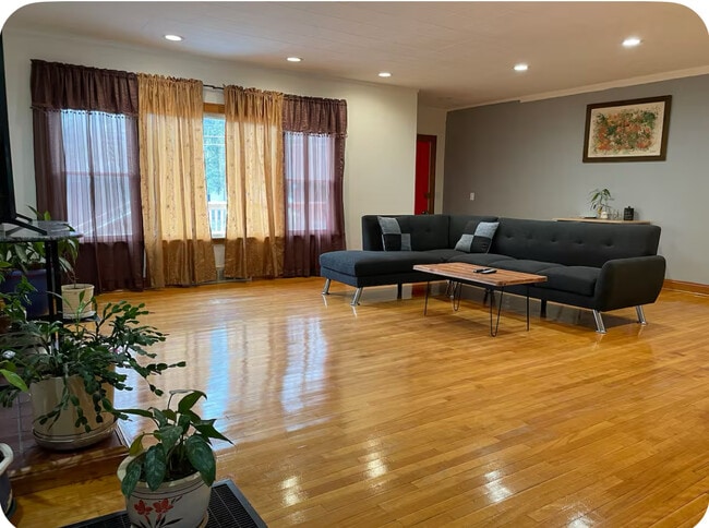 Building Photo - 170 White St