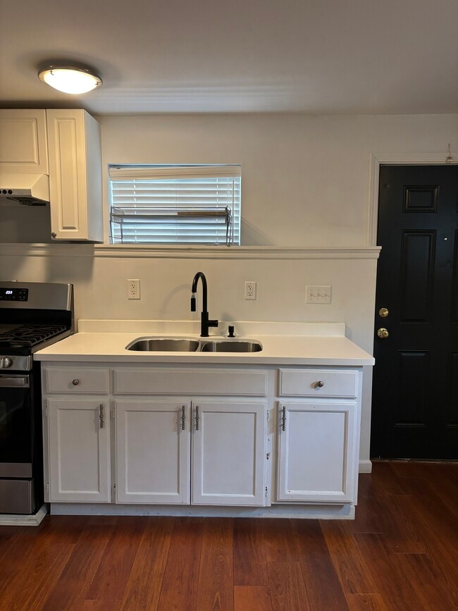 Photo - 2335 S Graham St Unit B