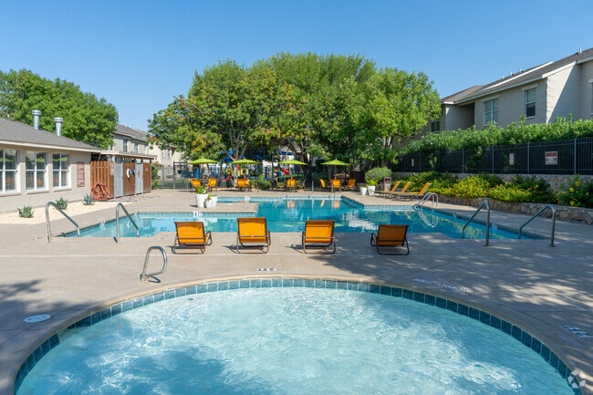 Piscina - Phoenix Apts.