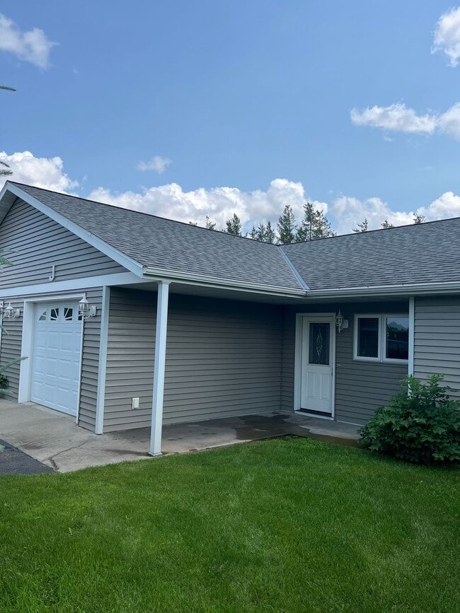 Building Photo - Pleasant Pine Acres Unit J-2