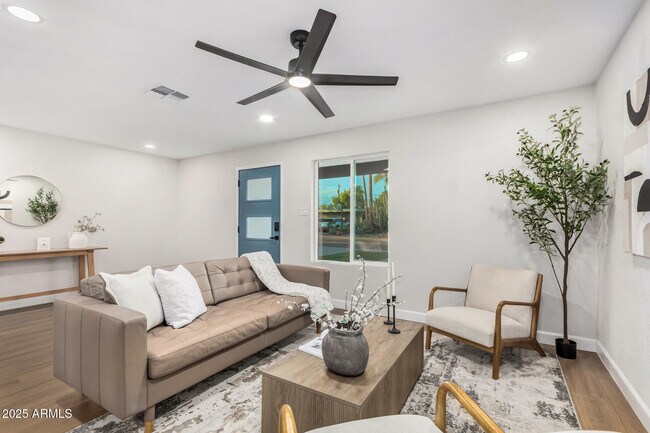 Photo - 6413 E Holly St