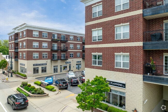 Photo - Lake Center Plaza