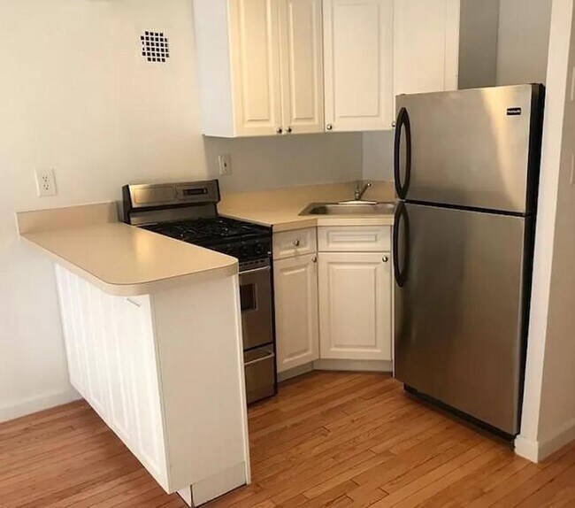 234 E 23rd St Unidad 7B