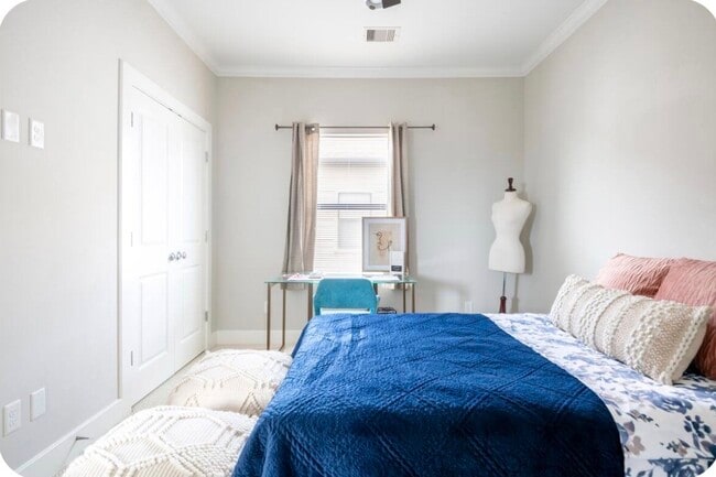 Photo - 2805 Blodgett St Unit D