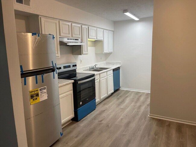 Modern 2-Bed, 1-Bath Oasis with Central Ai... - Modern 2-Bed, 1-Bath Oasis with Central Ai... Apartment Unit P-G3