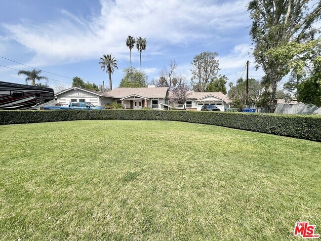 22839 Oxnard St